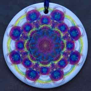 ROUND CERAMIC
ORNAMENT
MULTI 5